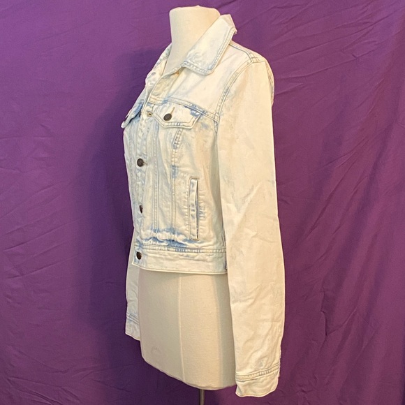 Free People Faded Blue Jean Jacket. Size 0. - Picture 2 of 6